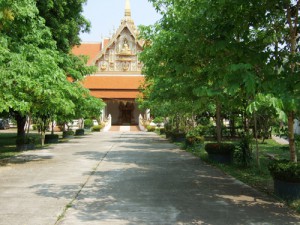 タイのお寺は厳かな雰囲気に包まれている