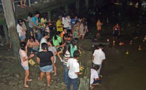 タイの祭り ロイグラトン 灯籠流し